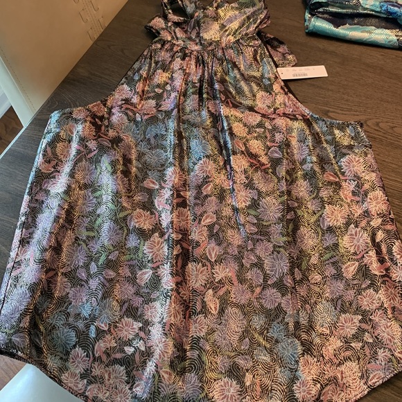 NWT Tie Neck Shimmering Floral Jacquard. - Picture 4 of 9